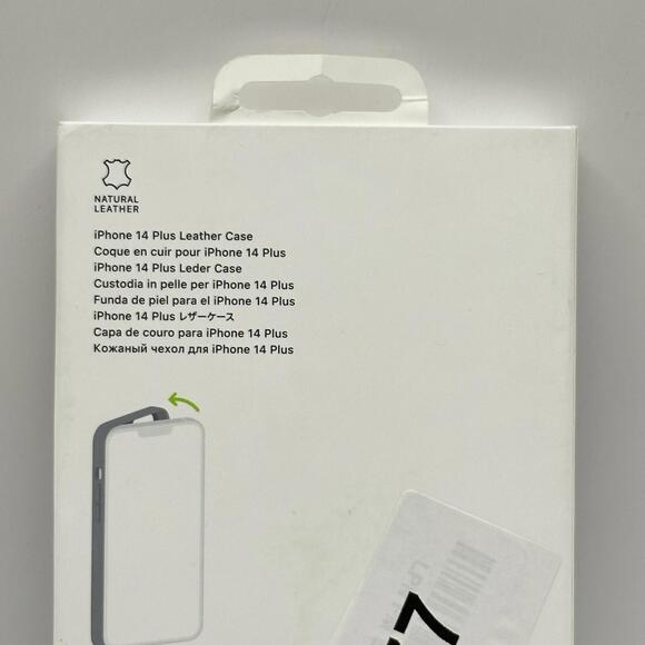 Apple Leather Case with MagSafe for iPhone 14 Plus - Midnight - Picture 3 of 4